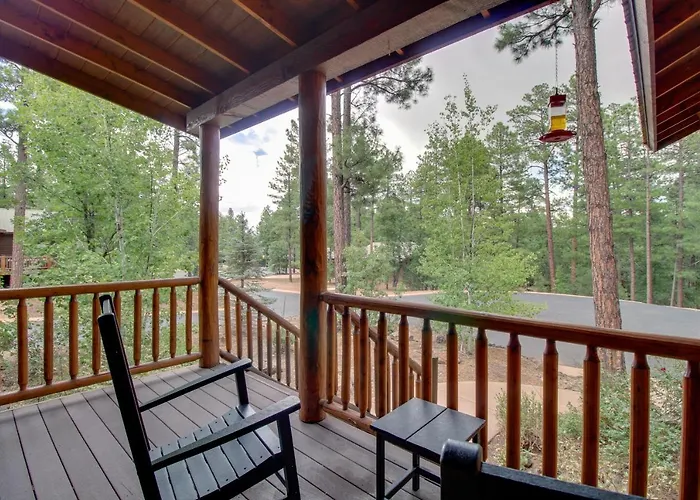 Furnished Deck & Grill: Woodsy Torreon *