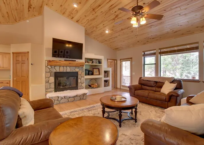 Furnished Deck & Grill: Woodsy Torreon *